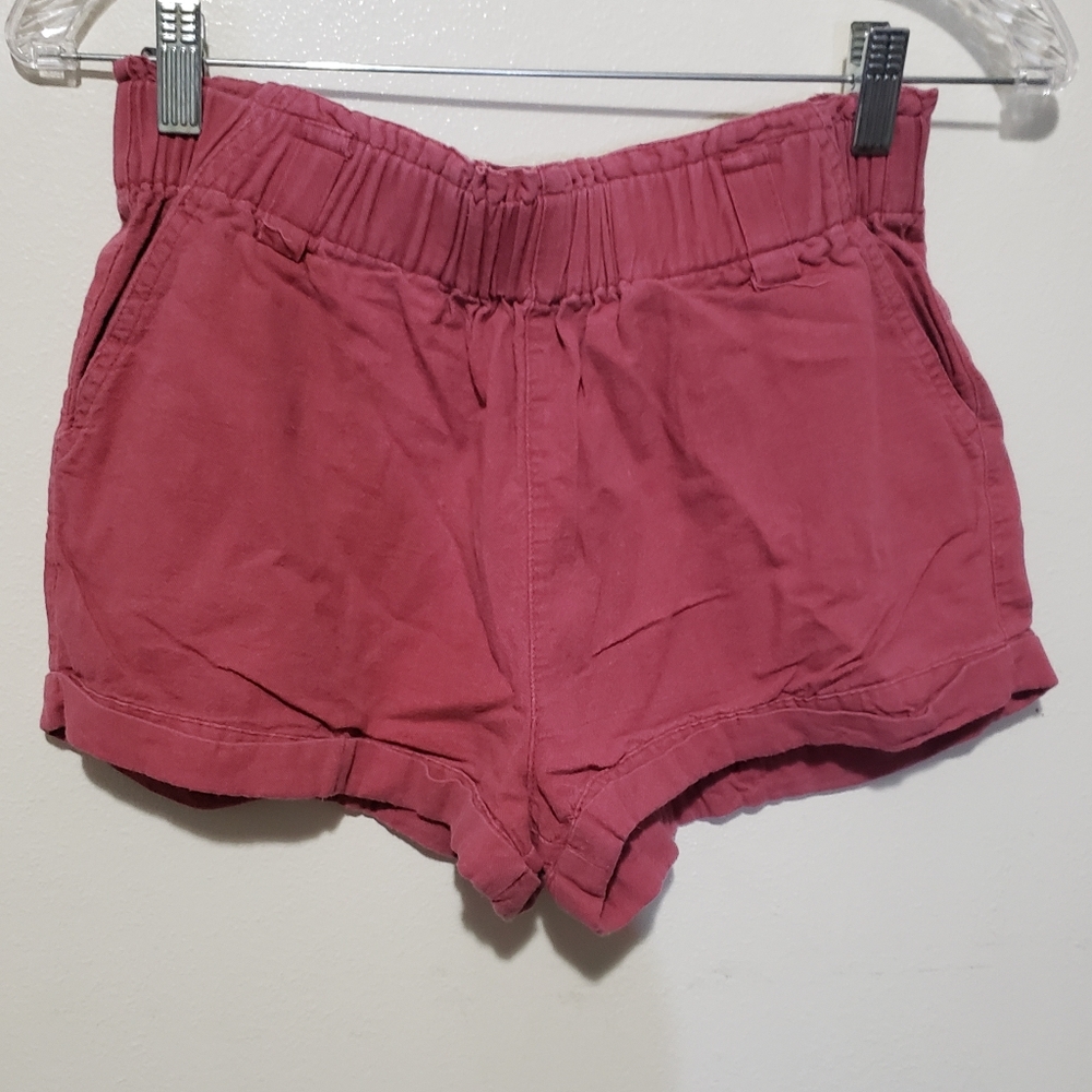 Salmon colored casual shorts